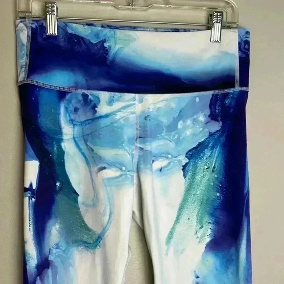 Athleta High Rise Fuji Chaturanga Cropped Capri Legging Size Medium Blue White - Picture 3 of 11